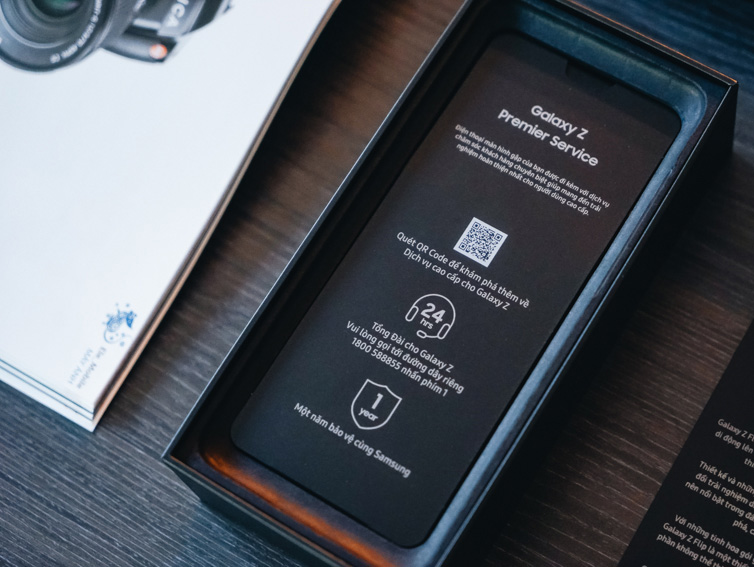 Đập hộp Samsung Galaxy Z Flip: Cấu hình gì tầm này, trải nghiệm mới là đỉnh cao